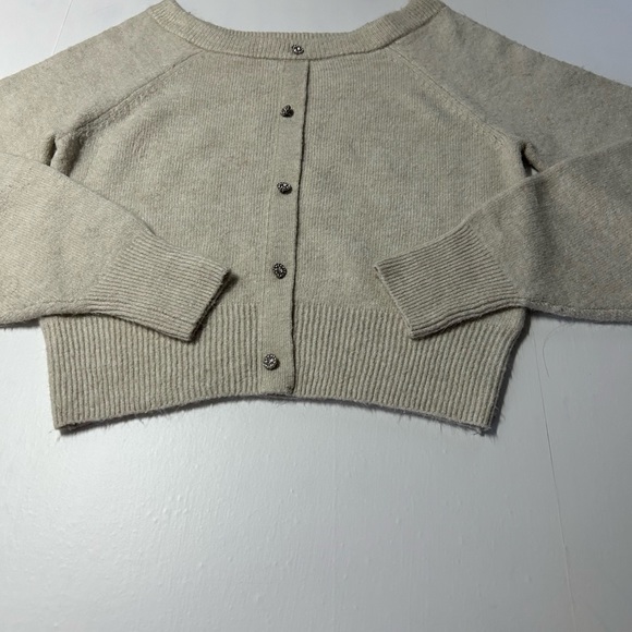 H & M soft, crop knit sweater,‎ boat neck with decorative buttons on front XS - Picture 8 of 13